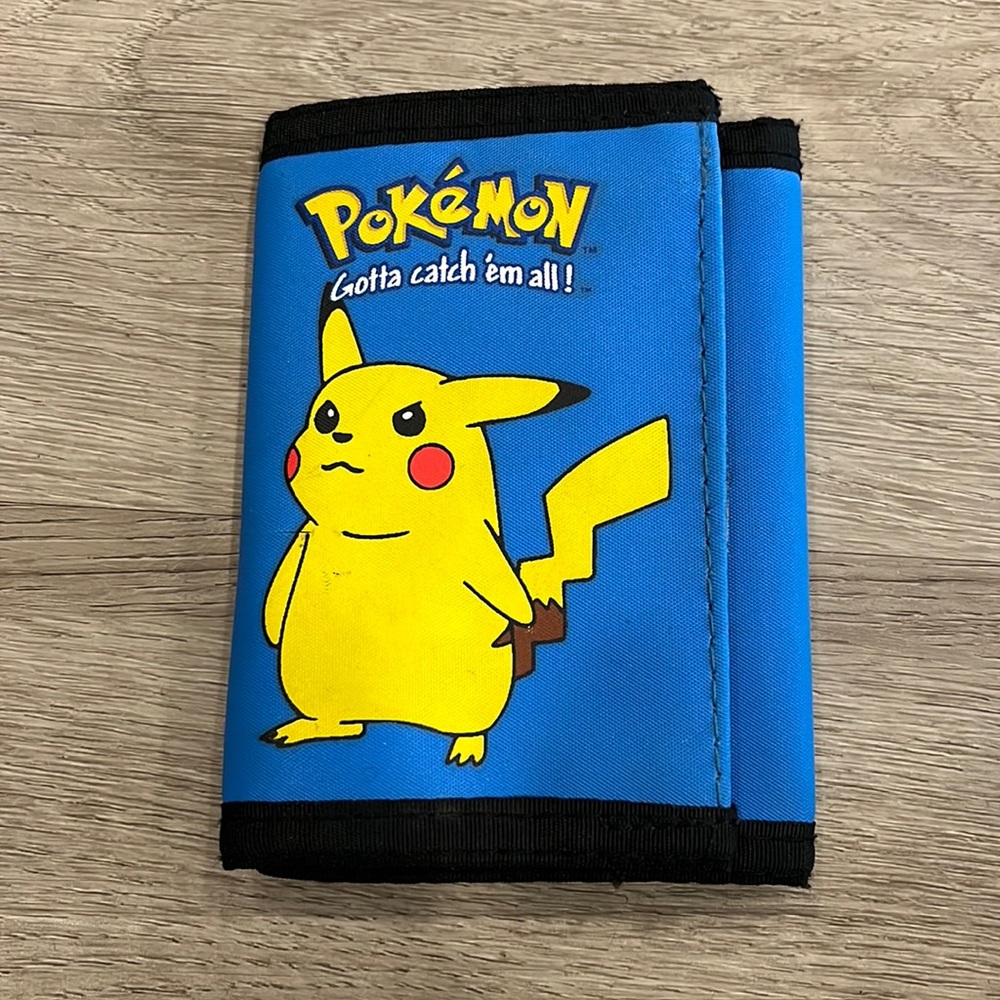 Slightly used Vintage Pokemon Pikachu Wallet 1999 Nintendo Official Blue Rare